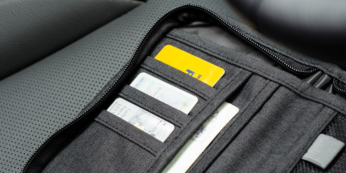 TROIKA Case "SAFE FLIGHT" - Grey