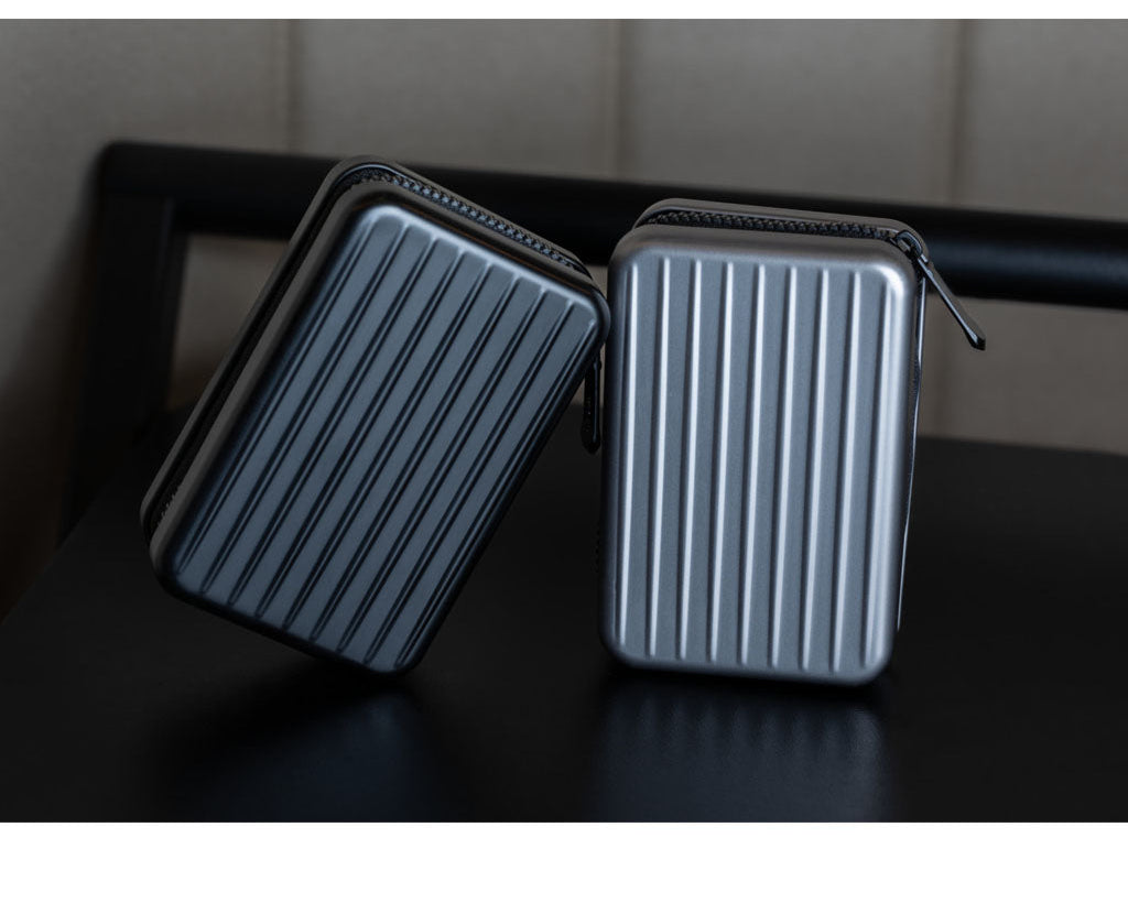 TROIKA Card Case Kartenkoffer Black – CCC04/BK in two variants, black and silver