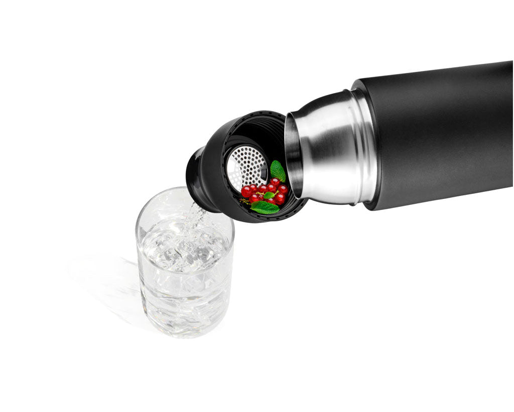 TROIKA Vacuum Flask Infuse+ Black – VAC26/BK showing integrated sieve