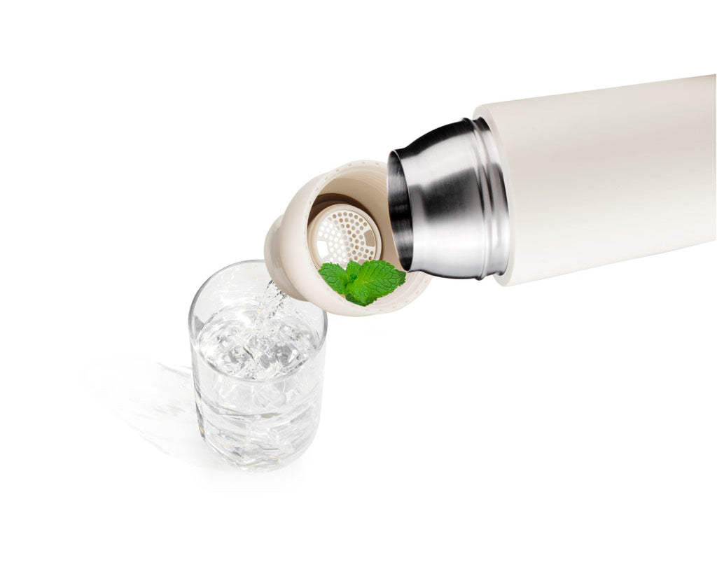 TROIKA Vacuum Flask Infuse+ White – VAC26/WH pouring water