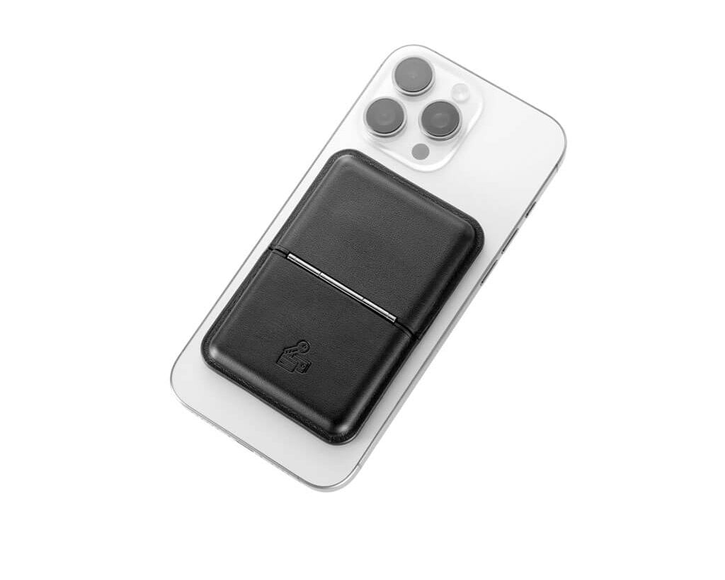 TROIKA MAGNETIC SAFE MagSafe card holder with space for 4 cards, cash or keys. Features a built-in phone stand and an additional adhesive metal ring.