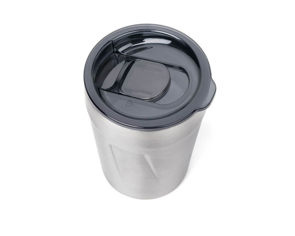 TROIKA CUP-UCCINO silver - top view with secure lid and closed drinking spout