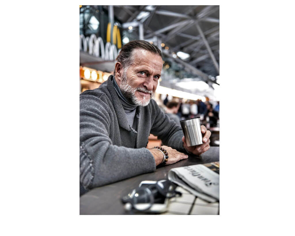TROIKA ESPRESSO DOPPIO - Thermal cup in matte black. Double-wall insulation, spill-resistant lid and 75% recycled stainless steel for coffee on the go.