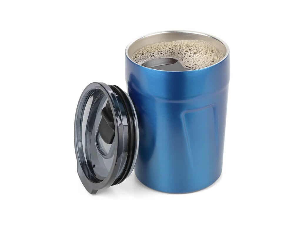 TROIKA ESPRESSO DOPPIO 160 ml thermal cup in blue. Double-wall insulation, spill-resistant lid and 75% recycled stainless steel for coffee on the go.