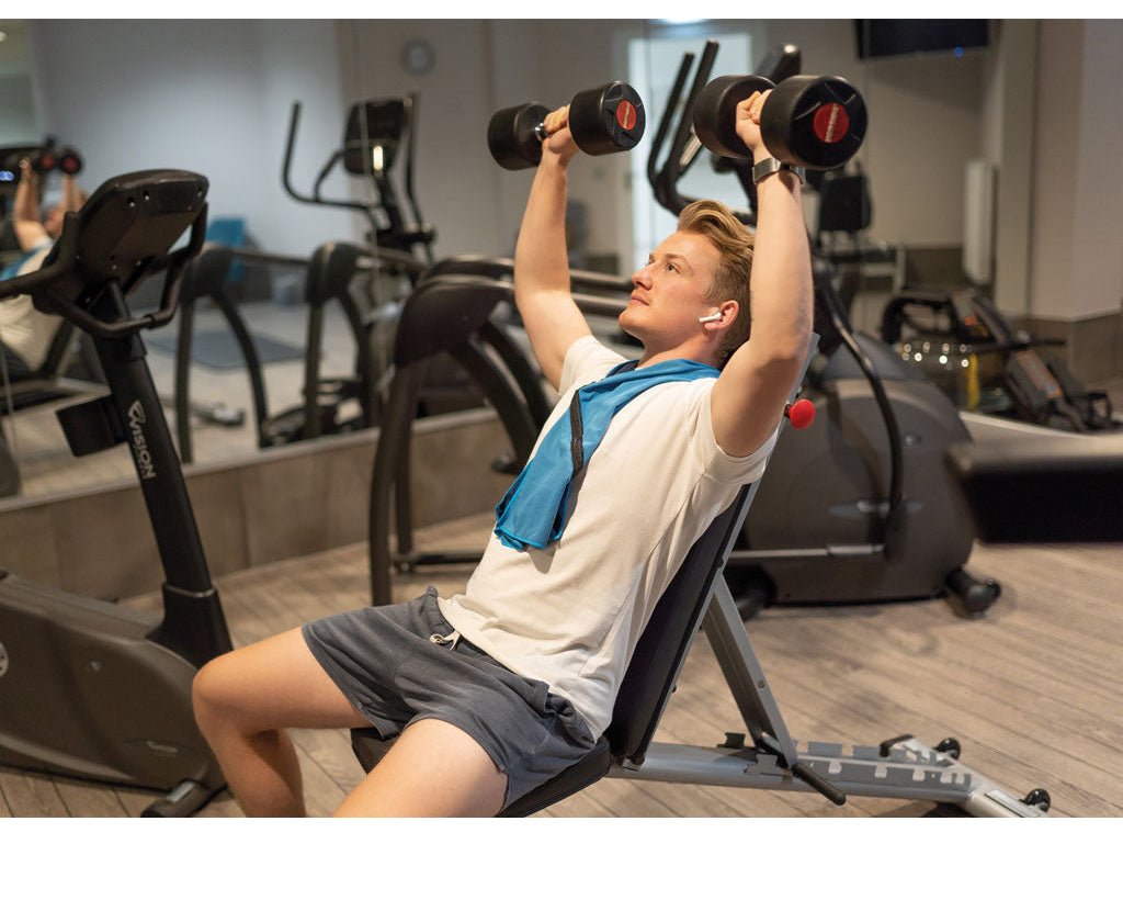 TROIKA Cooling Towel Schwitzableiter Blue – TWL20/DB showing in Gym