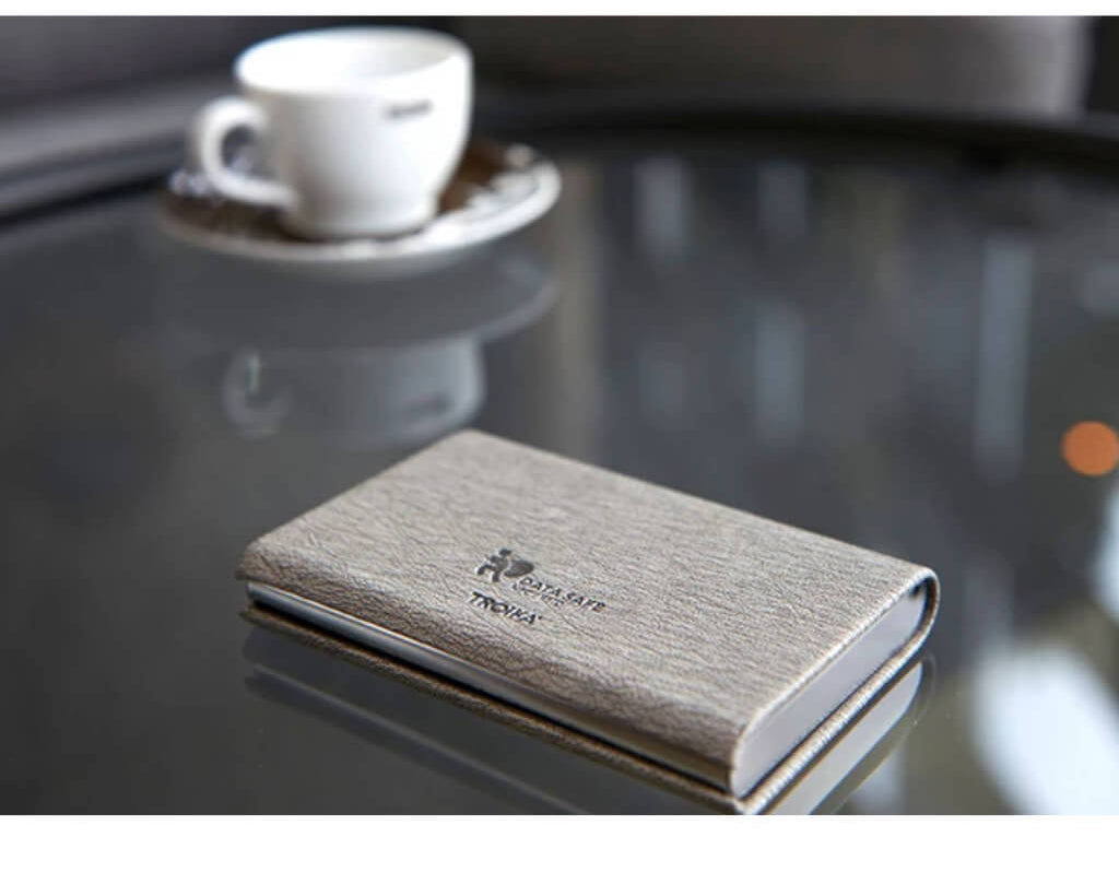 TROIKA CREDIT CARD CASE "MARBLE SAFE" - GREY