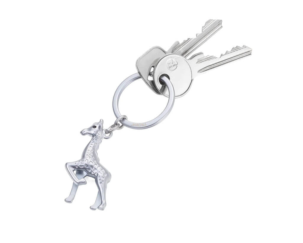 TROIKA GISELA, a giraffe keyring in matt silver-coloured chrome-plated metal. A playful, durable accessory for animal lovers and nature enthusiasts.
