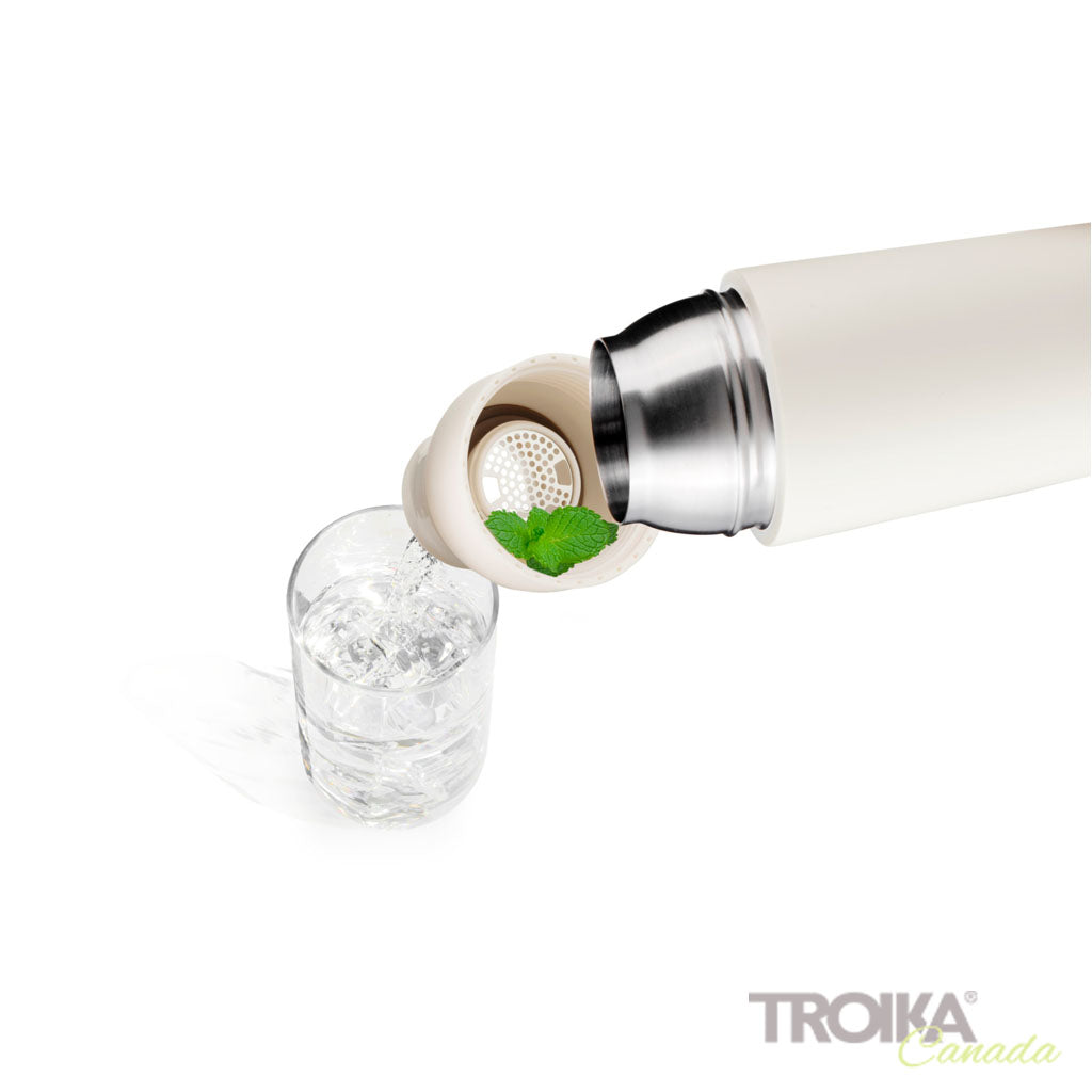TROIKA Vacuum Flask Infuse+ White – VAC26/WH pouring water 
