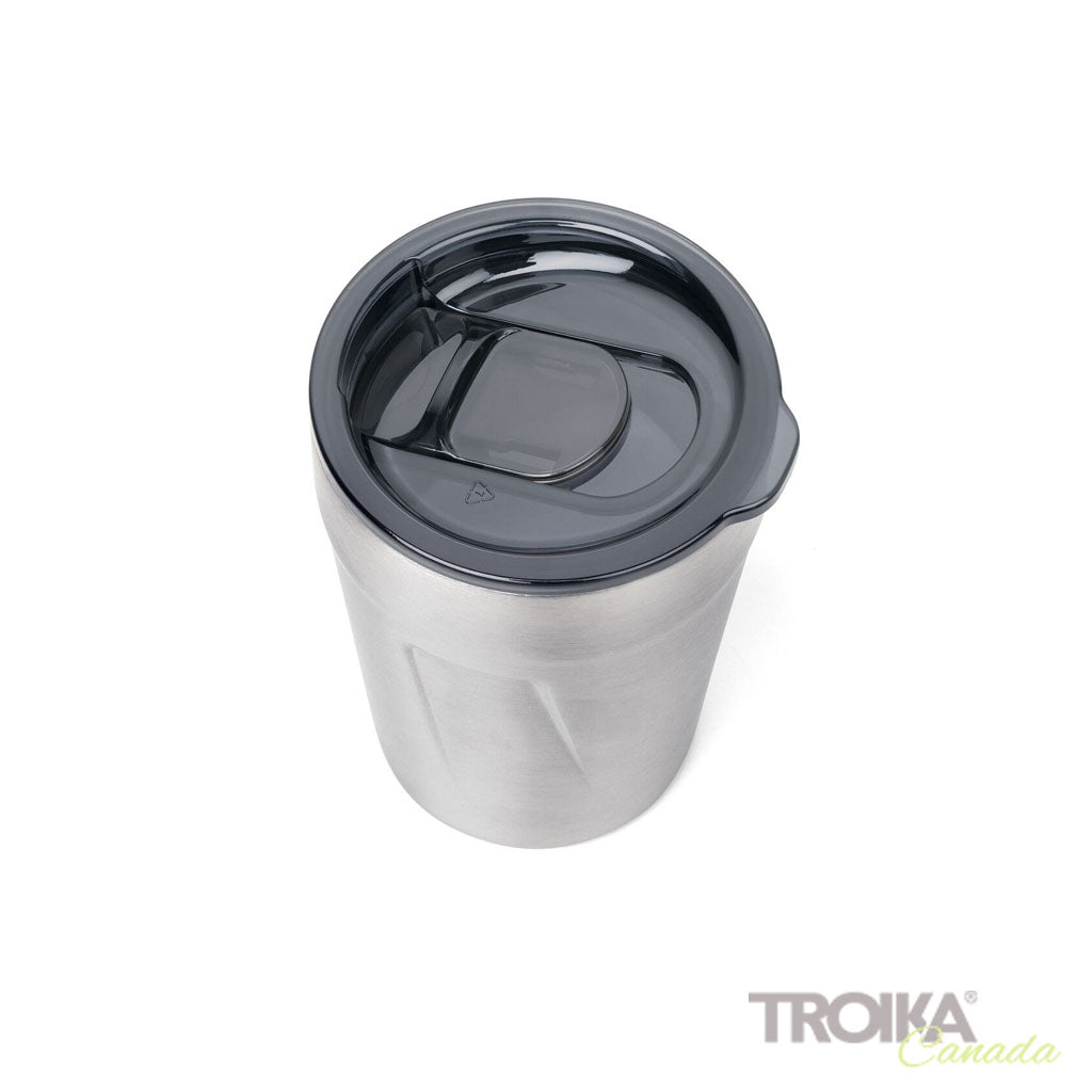 TROIKA CUP-UCCINO silver - top view with secure lid and closed drinking spout