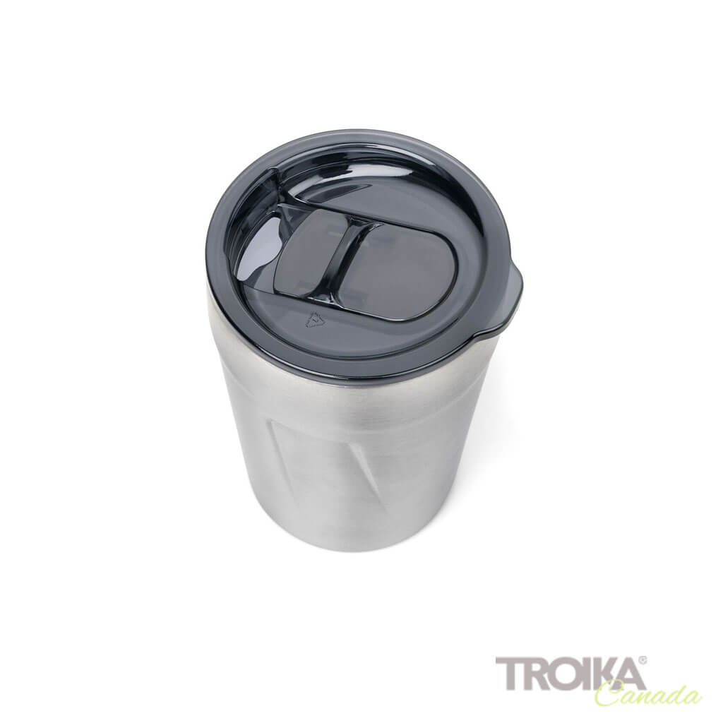TROIKA CUP-UCCINO silver - top view with secure lid and open drinking spout