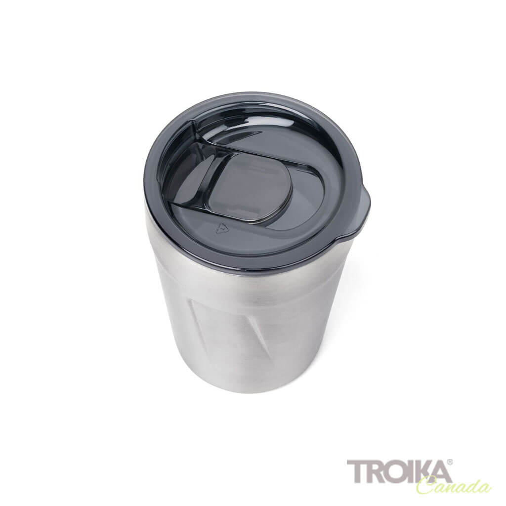 TROIKA CUP-UCCINO silver - top view with secure lid and closed drinking spout