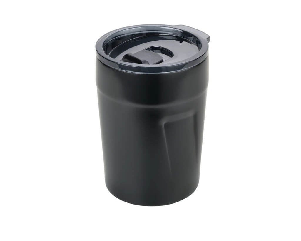 TROIKA ESPRESSO DOPPIO - Thermal cup in matte black. Double-wall insulation, spill-resistant lid and 75% recycled stainless steel for coffee on the go.